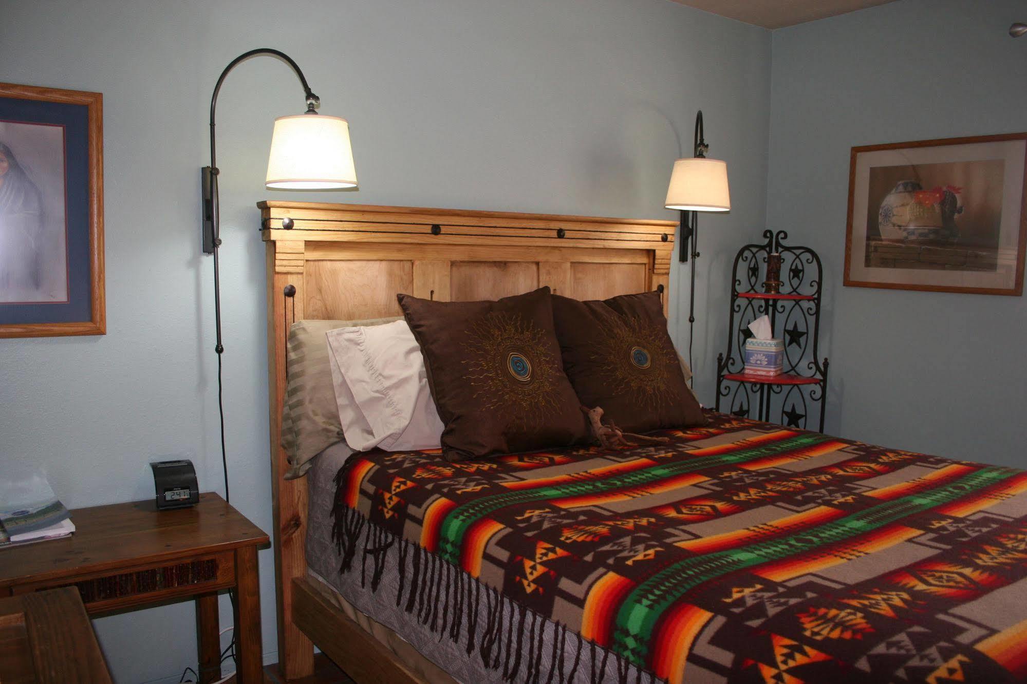 Chocolate Turtle B&B Corrales Exterior photo